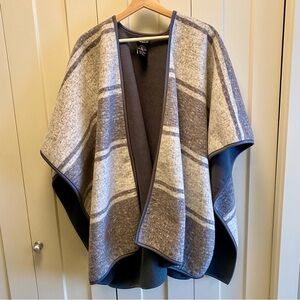 Nicole Miller-Original -Multi tone Gray Wrap/Cape- Cozy - One Size